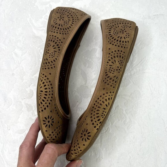 Sun + Stone Perforated Slip On Sophia Ballet Flat Size 6 - Picture 9 of 10